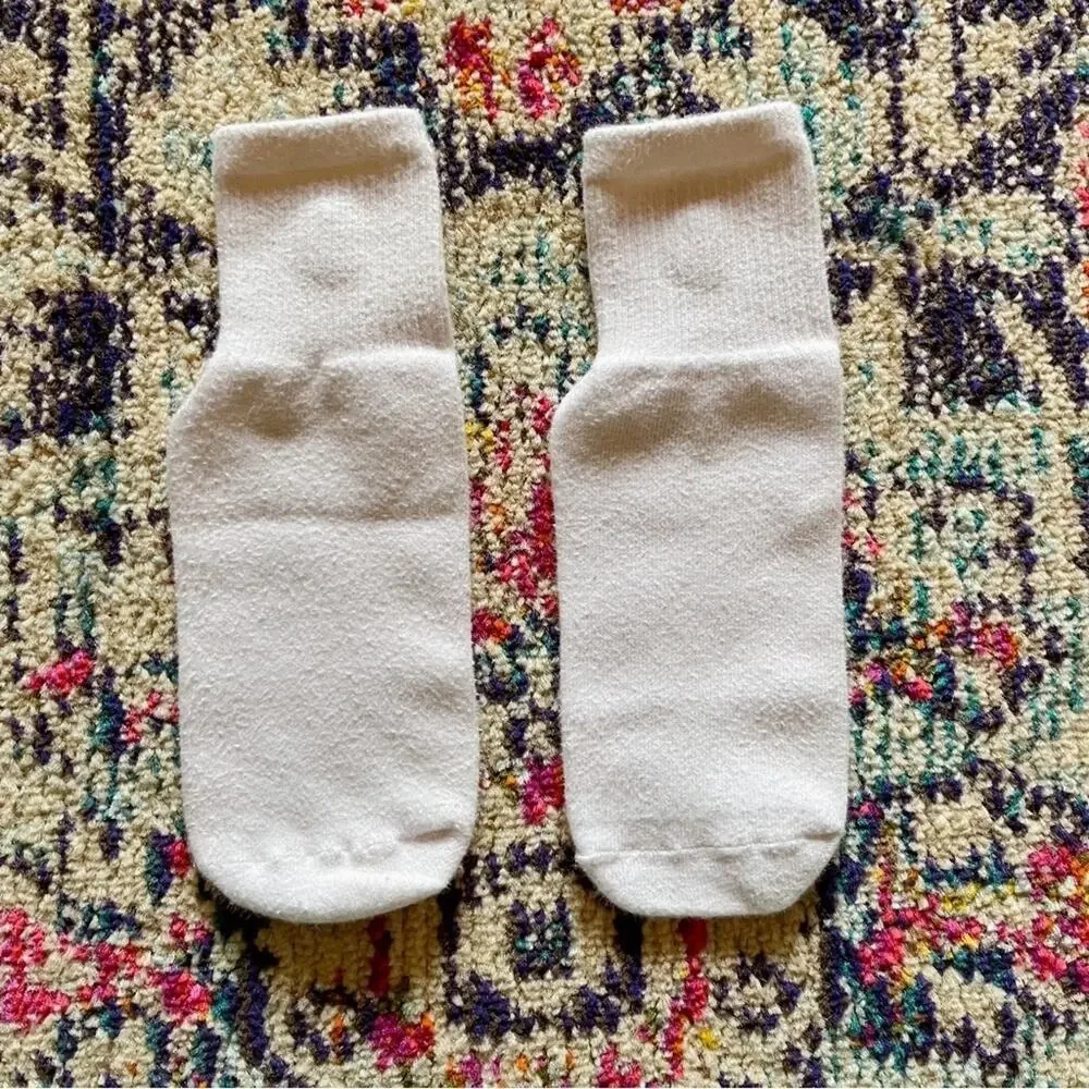 Forever 21 Embroidered Peach Socks – One Size